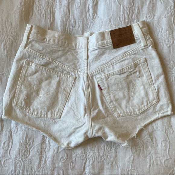 Original Levi’s 501 high rise / high waisted cut off shorts from Revolve Size 27 - Picture 4 of 8